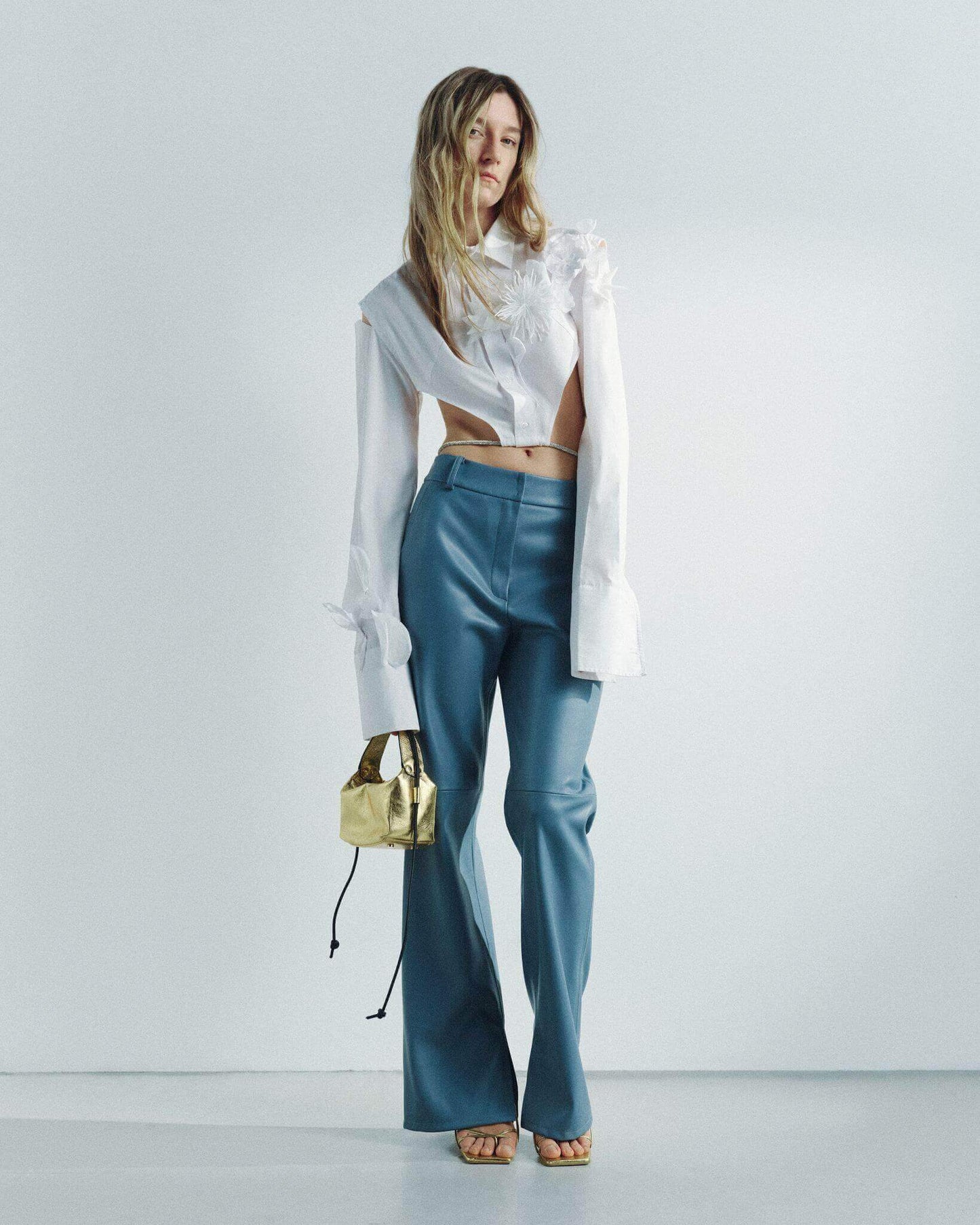 WHITE FLOWER CROP SHIRT WITH OPEN BACK & CRYSTAL BELT