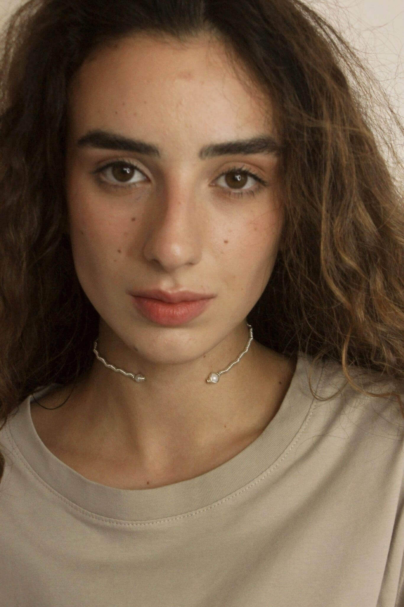 "WIRE" CHOKER WITH PEARLS MINI