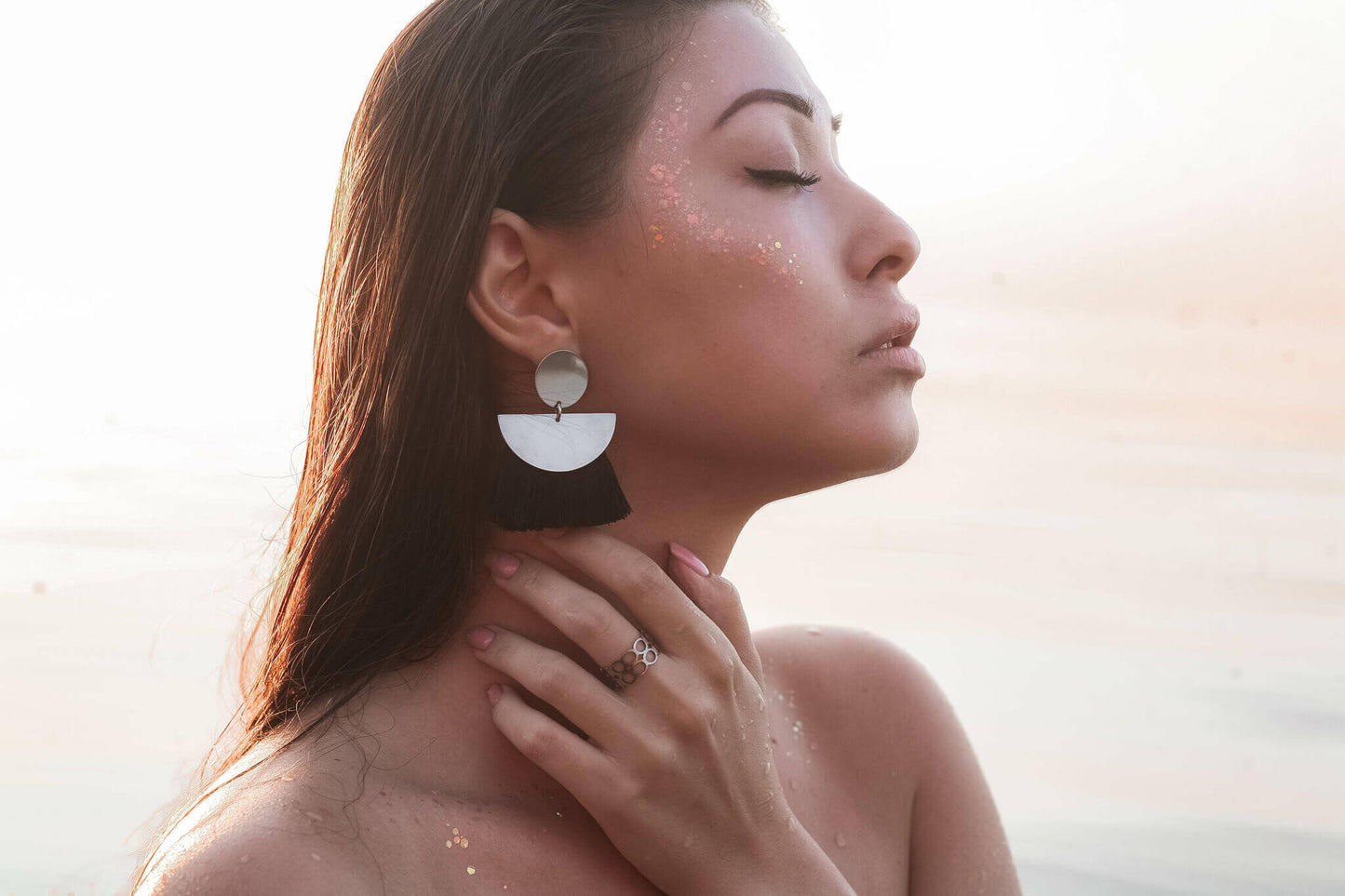 BRUSH EARRINGS ( WHITE, PINK, BLACK )