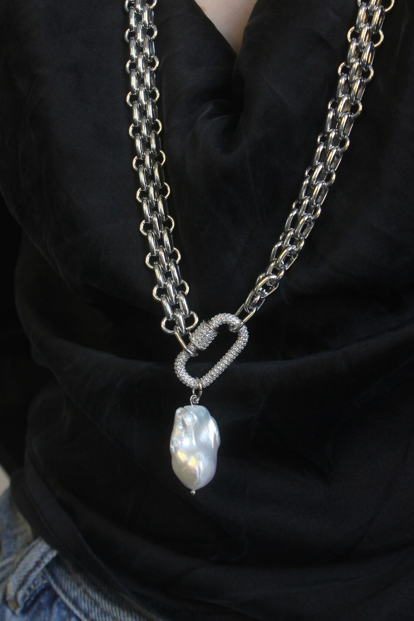 “DAZE” NECKLACE WITH BAROQUE PEARL