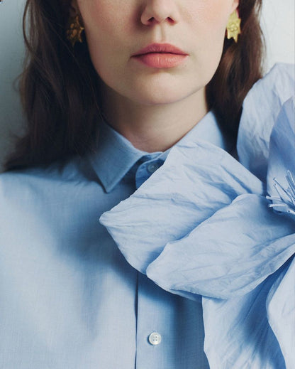 BLUE SHIRT WITH FLOWER BROOCH