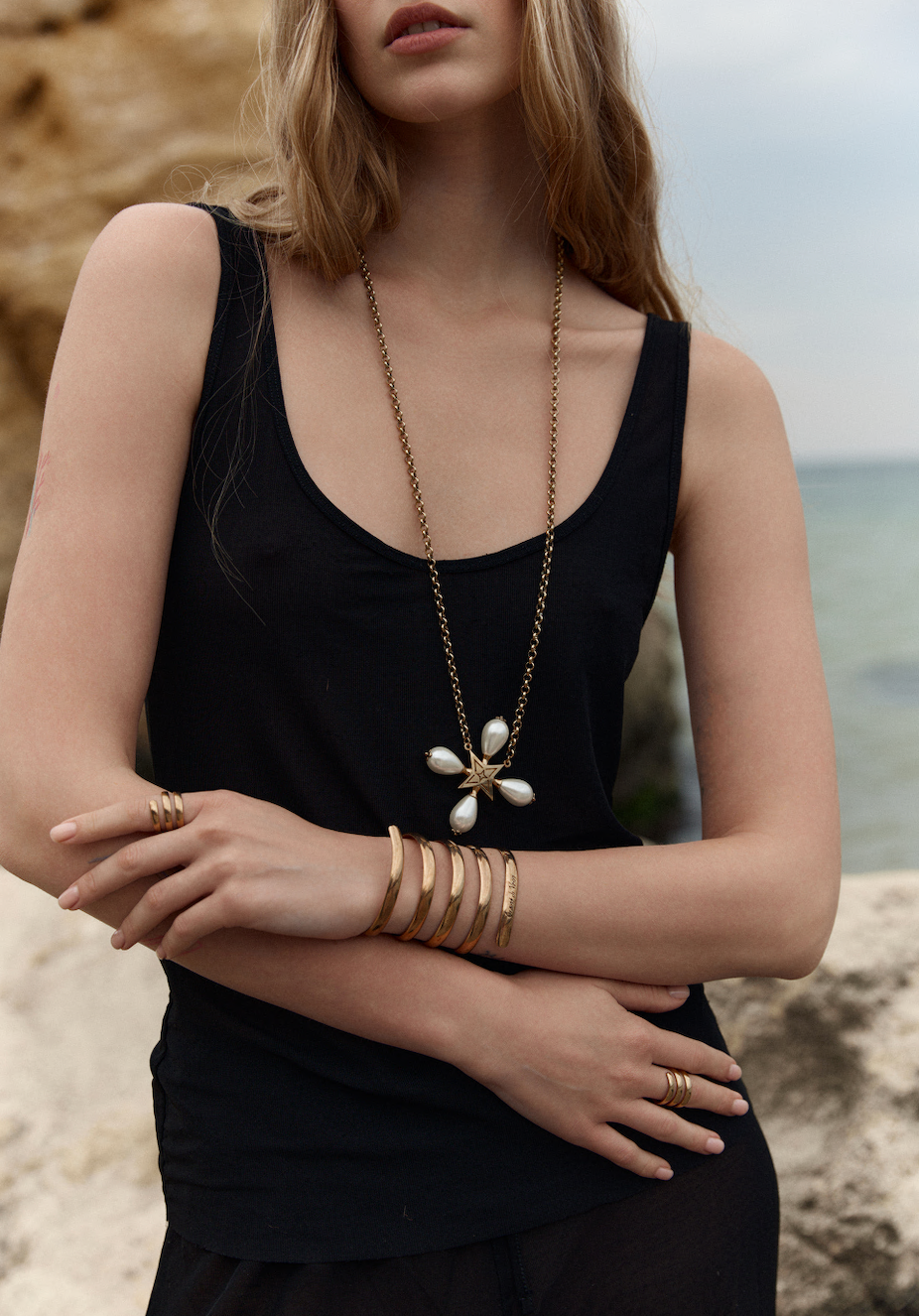 “LULLABY CROSS” PEARL CERAMIC WHITE